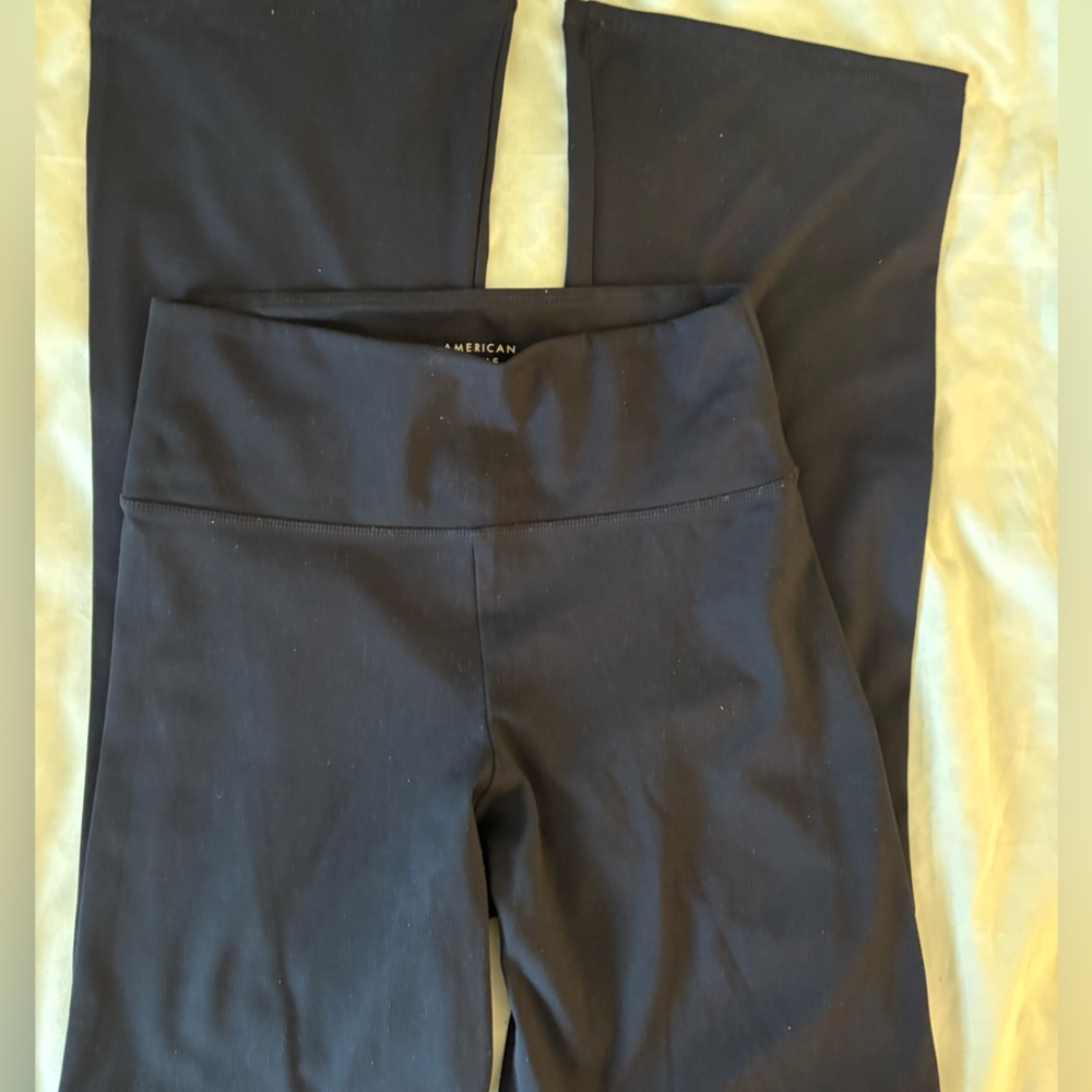AMERICAN EAGLE everything flare pants in black size medium women’s 💓